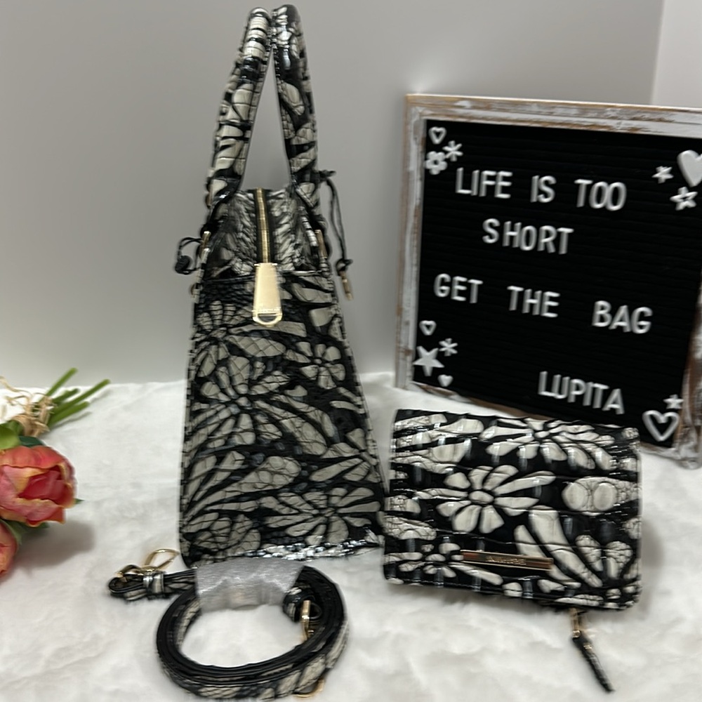 Brahmin Cami/Hanna wallet in Daisy Batik - Picture 7 of 17